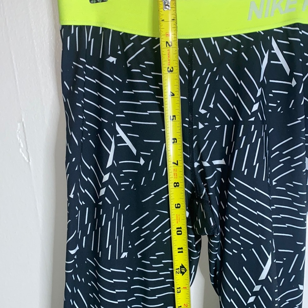 🪿Adorable Nike Dri-fit capris leggings! - Picture 3 of 10